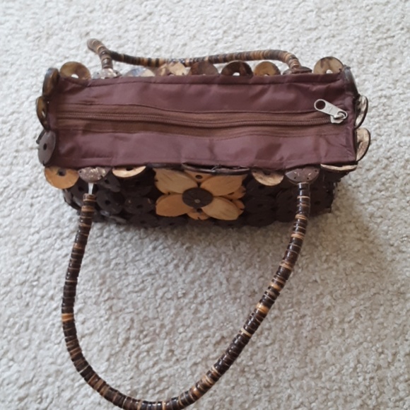 Handcrafted Vietnamese Coconut Chip Handbag - Picture 2 of 3